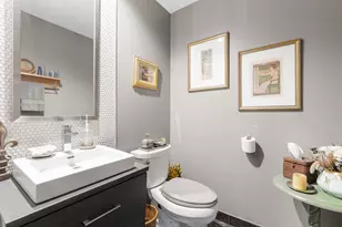 340 W Superior St, Chicago, IL 60654 - Photo 11