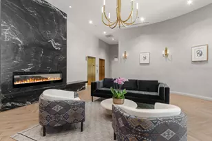 340 W Superior St, Chicago, IL 60654 - Photo 3