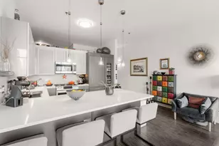 340 W Superior St, Chicago, IL 60654 - Photo 5
