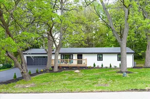 35W302 Pinelands Rd, Saint Charles, IL 60174 - Photo 3