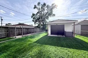 12520 S Yale Ave, Chicago, IL 60628 - Photo 13