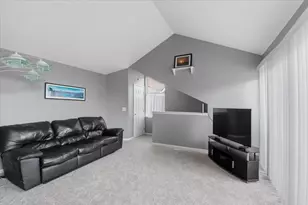 1123 Courtland Dr, Buffalo Grove, IL 60089 - Photo 5