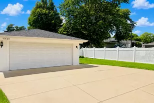 10828 S Kilbourn Ave, Oak Lawn, IL 60453 - Photo 3