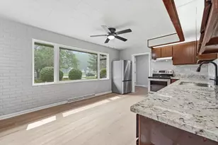 2508 Gabriel Ave, Zion, IL 60099 - Photo 9