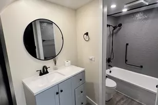 300 N State St, Chicago, IL 60654 - Photo 17