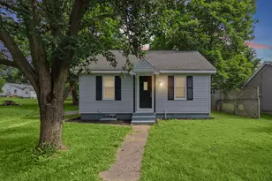 506 E Elm St, Salem, IL 62881 - Photo 3