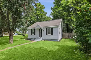 506 E Elm St, Salem, IL 62881 - Photo 5