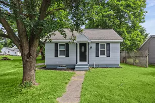 506 E Elm St, Salem, IL 62881 - Photo 1