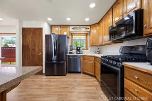 560 Lincoln St, Roselle, IL 60172 - Photo 9