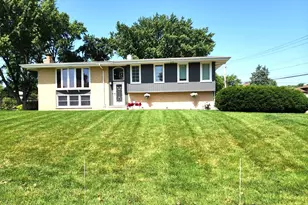 560 Lincoln St, Roselle, IL 60172 - Photo 1
