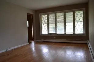 9647 S Sacramento Ave, Evergreen Park, IL 60805 - Photo 3