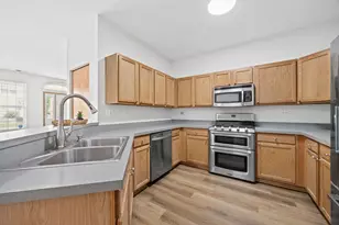 262 Springbrook Trail S, Oswego, IL 60543 - Photo 9