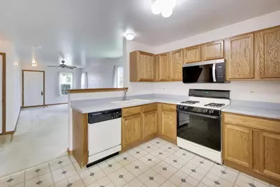 931 E Savannah Drive, Romeoville, IL 60446 - Photo 5