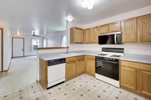 931 E Savannah Dr, Romeoville, IL 60446 - Photo 5