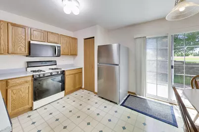931 E Savannah Drive, Romeoville, IL 60446 - Photo 7