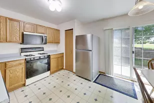 931 E Savannah Dr, Romeoville, IL 60446 - Photo 7