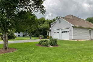 41W610 Silvana Dr, Elgin, IL 60124 - Photo 3