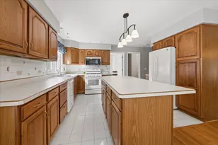 41W610 Silvana Dr, Elgin, IL 60124 - Photo 7