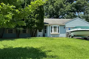 728 Nottingham Ct, Island Lake, IL 60042 - Photo 1