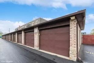 9147 S Roberts Rd, Hickory Hills, IL 60457 - Photo 5