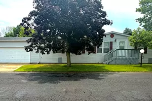 459 Meadowlark Cir, Sandwich, IL 60548 - Photo 3