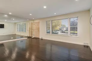 7330 N Kilbourn Ave, Lincolnwood, IL 60712 - Photo 5