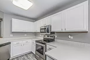 214 N Cathy Ln, Mount Prospect, IL 60056 - Photo 9