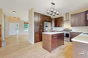 2437 Sir Barton Ln, Montgomery, IL 60538 - Photo 5