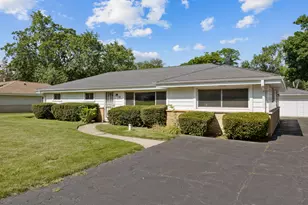 12 E Elaine Cir, Prospect Heights, IL 60070 - Photo 1