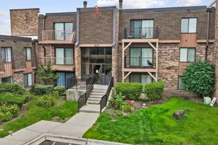 621 Tralee Ct, Schaumburg, IL 60193 - Photo 1