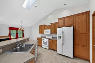 533 Brant Cir, Dekalb, IL 60115 - Photo 9