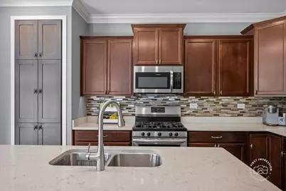 318 Sussex Lane, North Aurora, IL 60542 - Photo 3