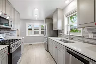 6936 W Oakton Ct, Niles, IL 60714 - Photo 9
