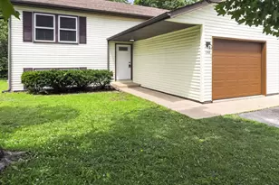 642 Swan Dr, Grayslake, IL 60030 - Photo 1