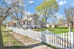 343 W Center St, Paxton, IL 60957 - Photo 3
