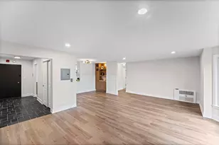 2400 Archbury Dr, Park Ridge, IL 60068 - Photo 7