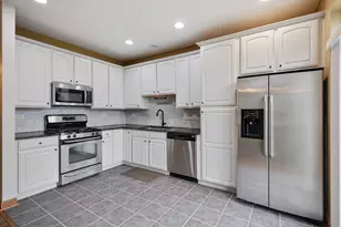 407 Bluegrass Pkwy, Oswego, IL 60543 - Photo 9