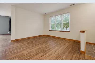 407 Bluegrass Parkway, Oswego, IL 60543 - Photo 3