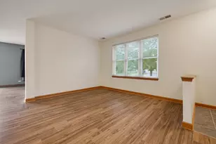 407 Bluegrass Pkwy, Oswego, IL 60543 - Photo 3