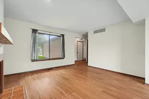 1212 Lancaster Dr, Champaign, IL 61821 - Photo 9