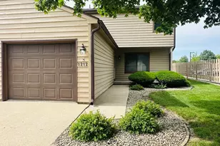 1212 Lancaster Dr, Champaign, IL 61821 - Photo 3