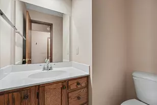 1214 Lancaster Dr, Champaign, IL 61821 - Photo 7