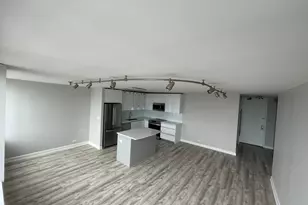 655 W Irving Park Rd, Chicago, IL 60613 - Photo 9