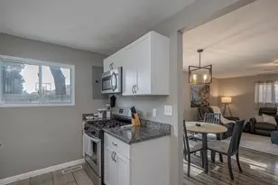 100 Fairwood Dr, Bolingbrook, IL 60440 - Photo 11