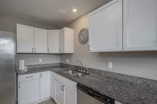 100 Fairwood Dr, Bolingbrook, IL 60440 - Photo 9