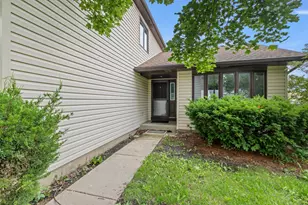 983 Valleyview Dr, Bartlett, IL 60103 - Photo 3