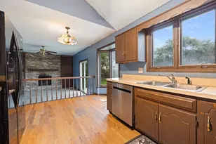983 Valleyview Dr, Bartlett, IL 60103 - Photo 11