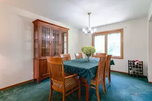 820 Long Meadow Dr, Schaumburg, IL 60193 - Photo 9