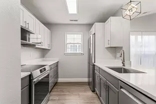 706 Corey Ln, Champaign, IL 61822 - Photo 9
