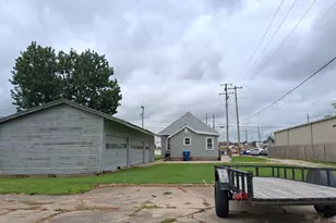 112 E 6th St, Kewanee, IL 61443 - Photo 5